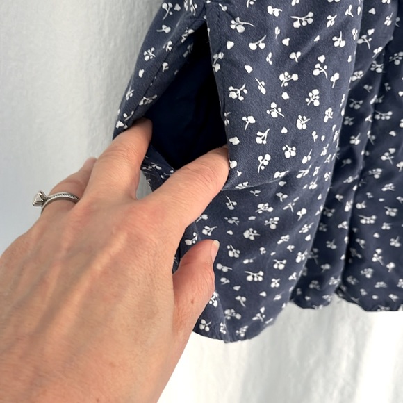 Size 9/10 Abercrombie Kids Blue and White romper - Picture 3 of 6